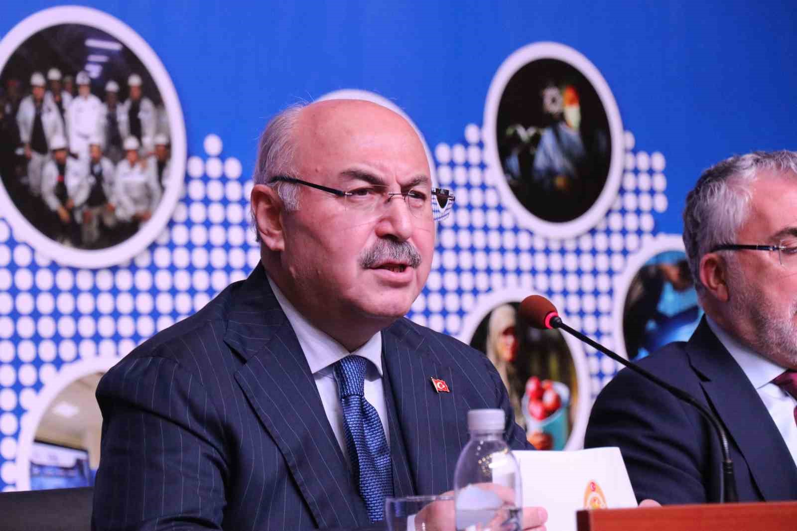 Bakan Işıkhan, gençleri heyecanlandıran müjdeleri ardı ardına verdi
