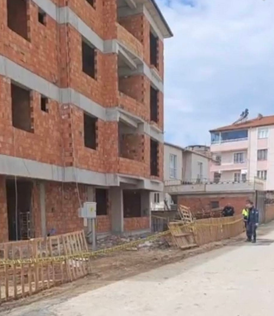 Amasya’da inşaat çatısından düşen işçi hayatını kaybetti