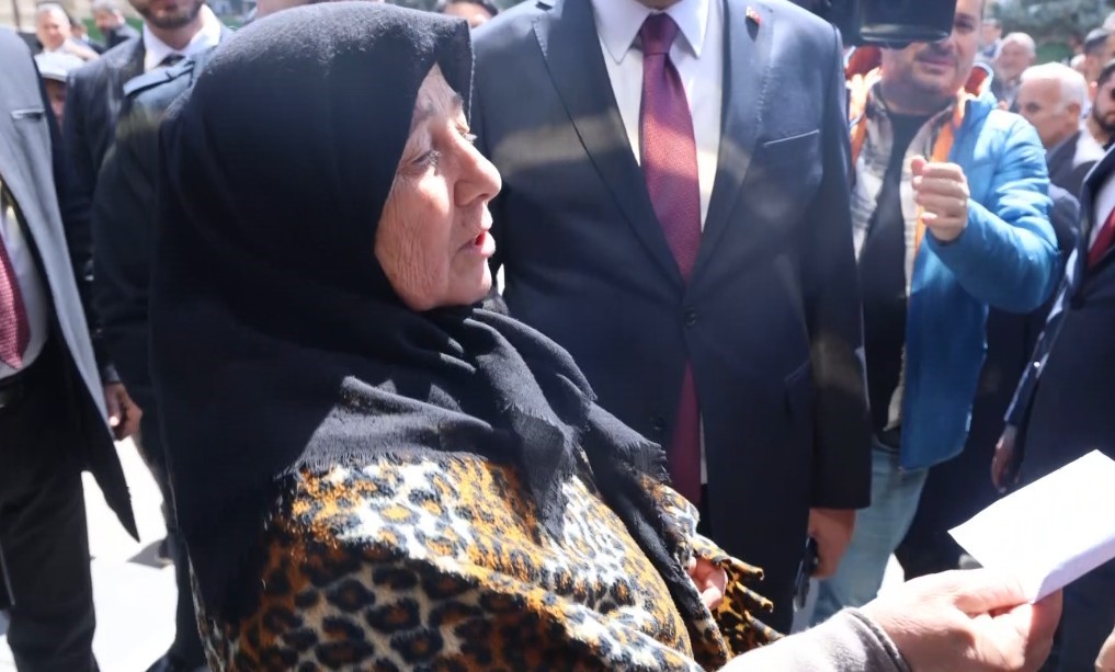 Kalp krizinden vefat eden uzman &ccedil;avuşun annesi, bakandan şehitlik talep etti
