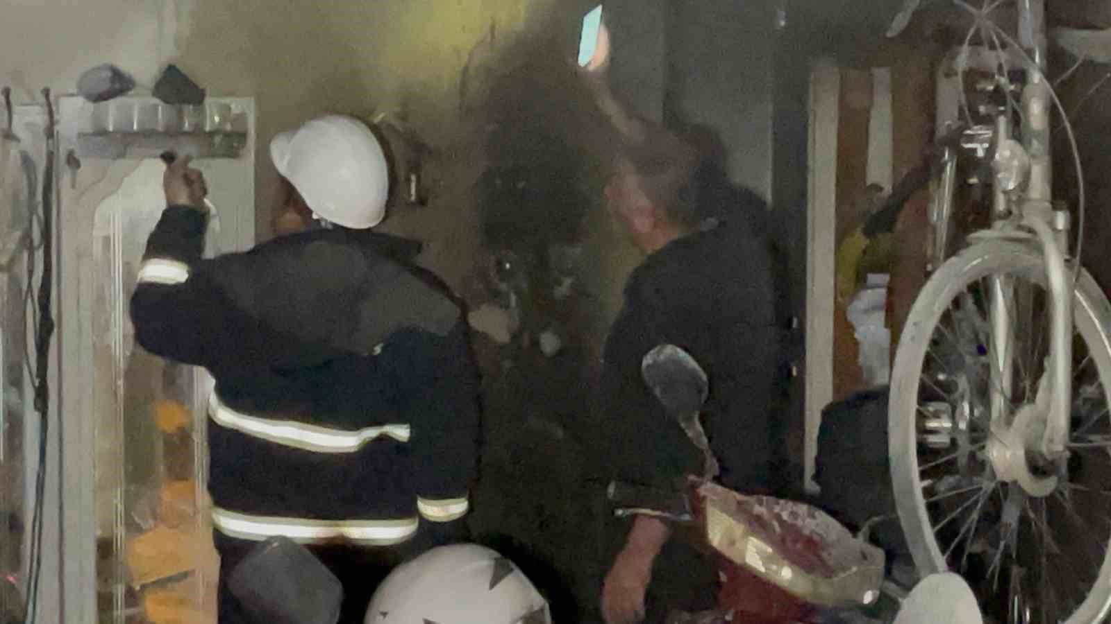 Yanan elektrik kablosu korkuttu
