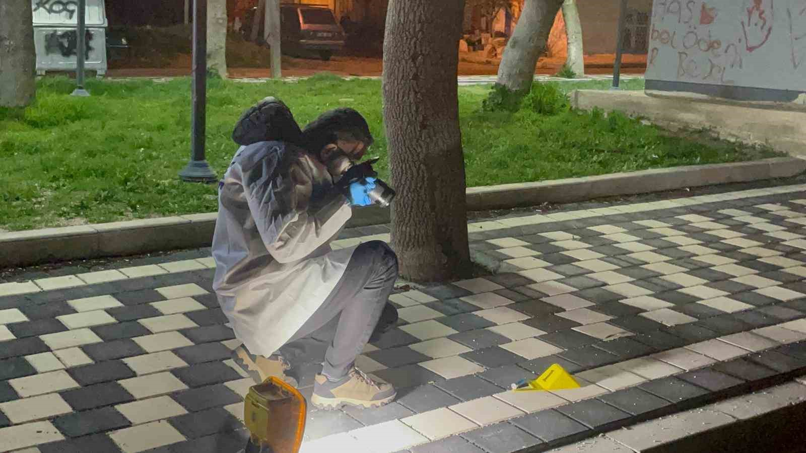 Karaman&rsquo;da t&uuml;fekle rastgele ateş a&ccedil;ıldı: Sa&ccedil;malar otomobil ile binaya isabet etti
