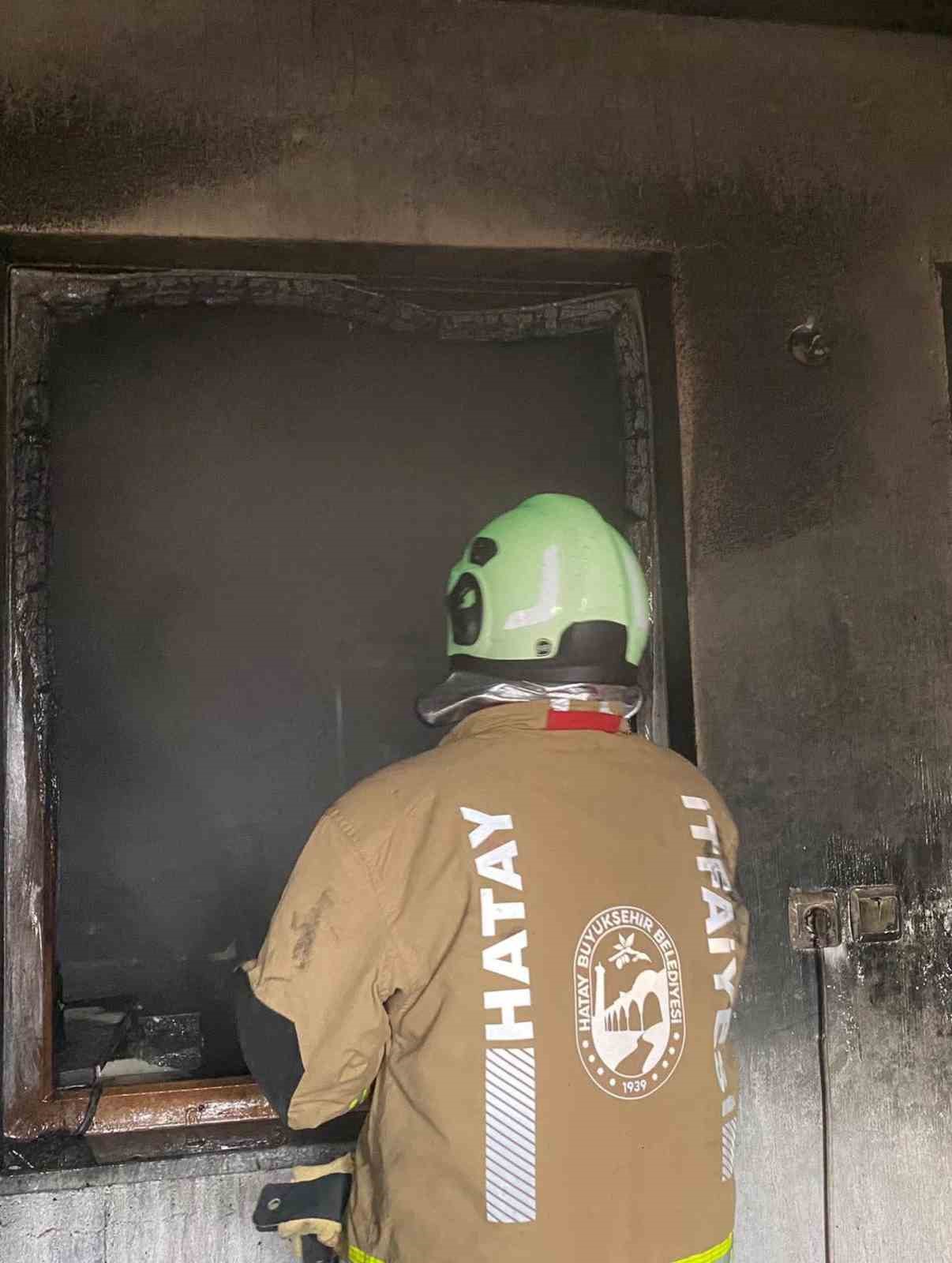 Kırıkhan&rsquo;da ev yangını
