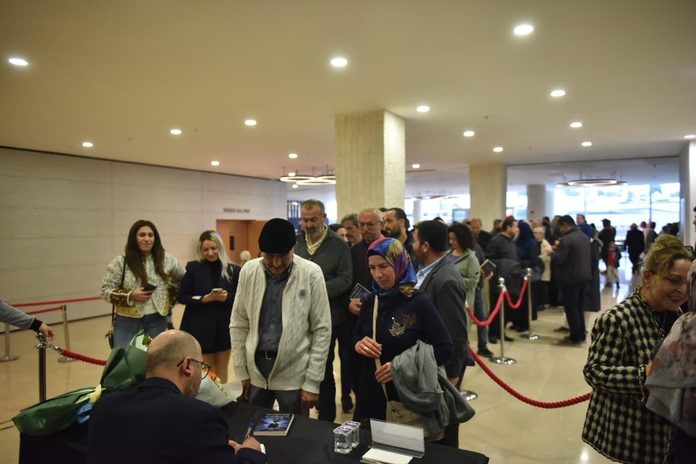 Kitabının satış geliri köy okulunun yapımına bağışlandı