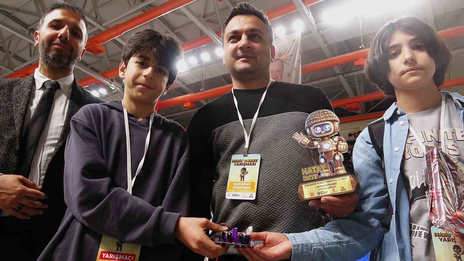 Depremzede &ouml;ğrencilerin hayallerini ger&ccedil;eğe d&ouml;n&uuml;şt&uuml;rd&uuml;kleri "Hatay Bot" robot yarışması sona erdi
