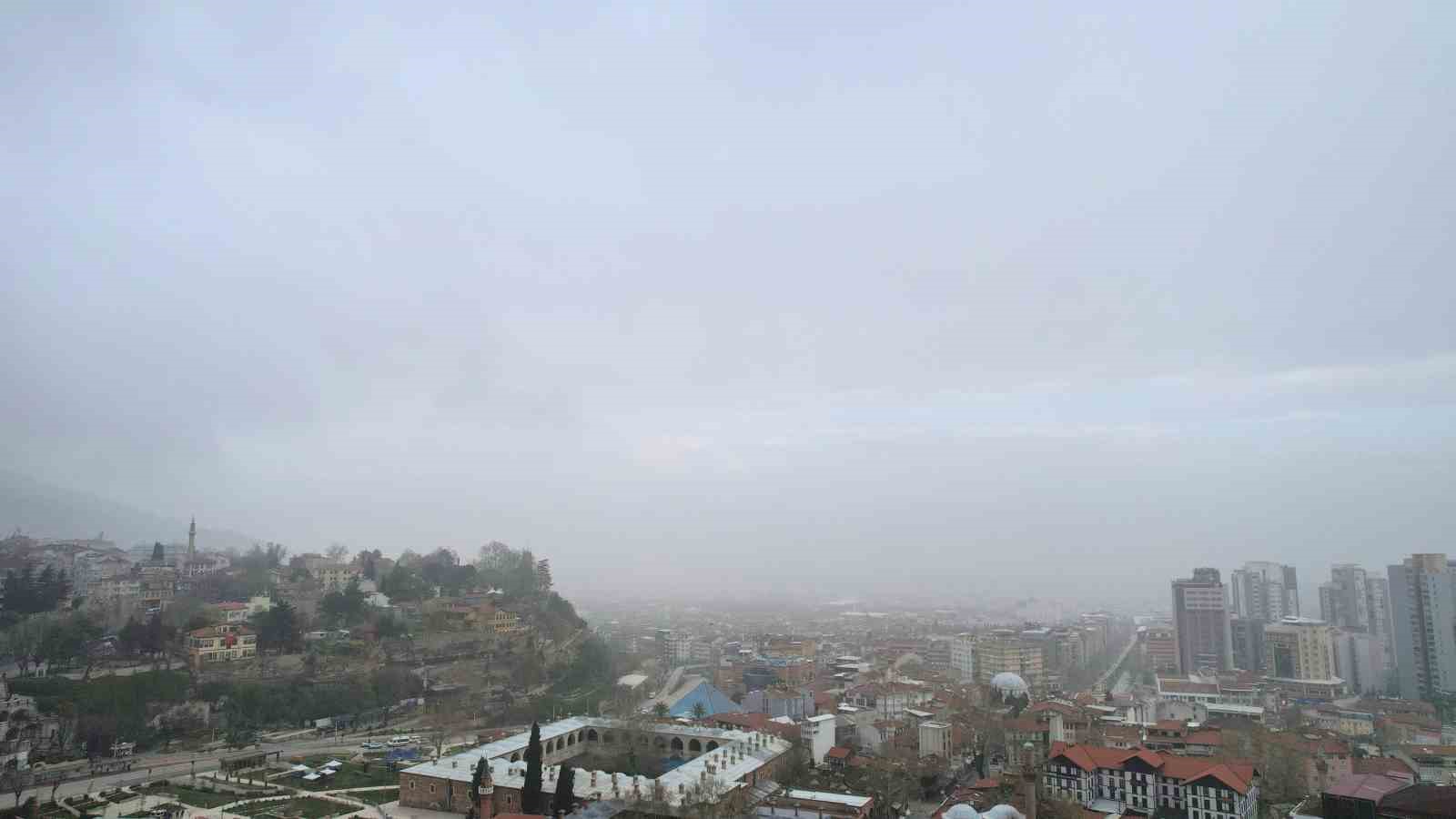 Bursa&rsquo;da şehrin &uuml;zerine sis &ccedil;&ouml;kt&uuml;

