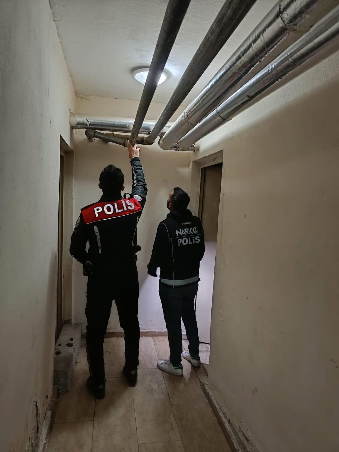 Şırnak&rsquo;ta kargoda likit uyuşturucu ele ge&ccedil;irildi
