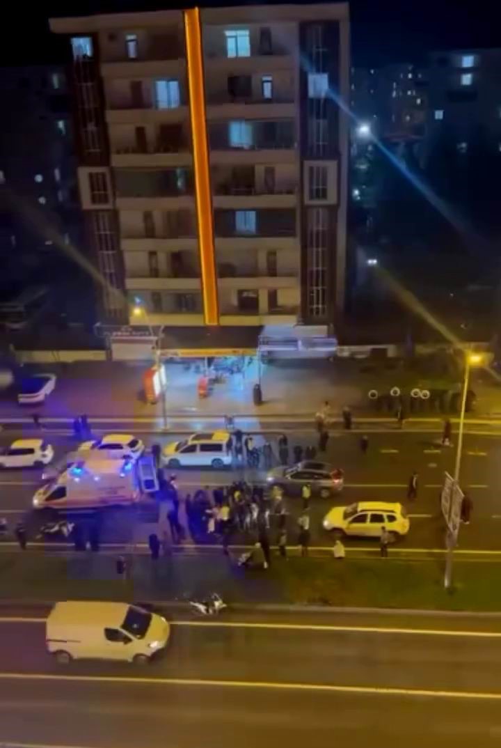 Diyarbakır&rsquo;da otomobil motosiklete &ccedil;arptı: 1 yaralı
