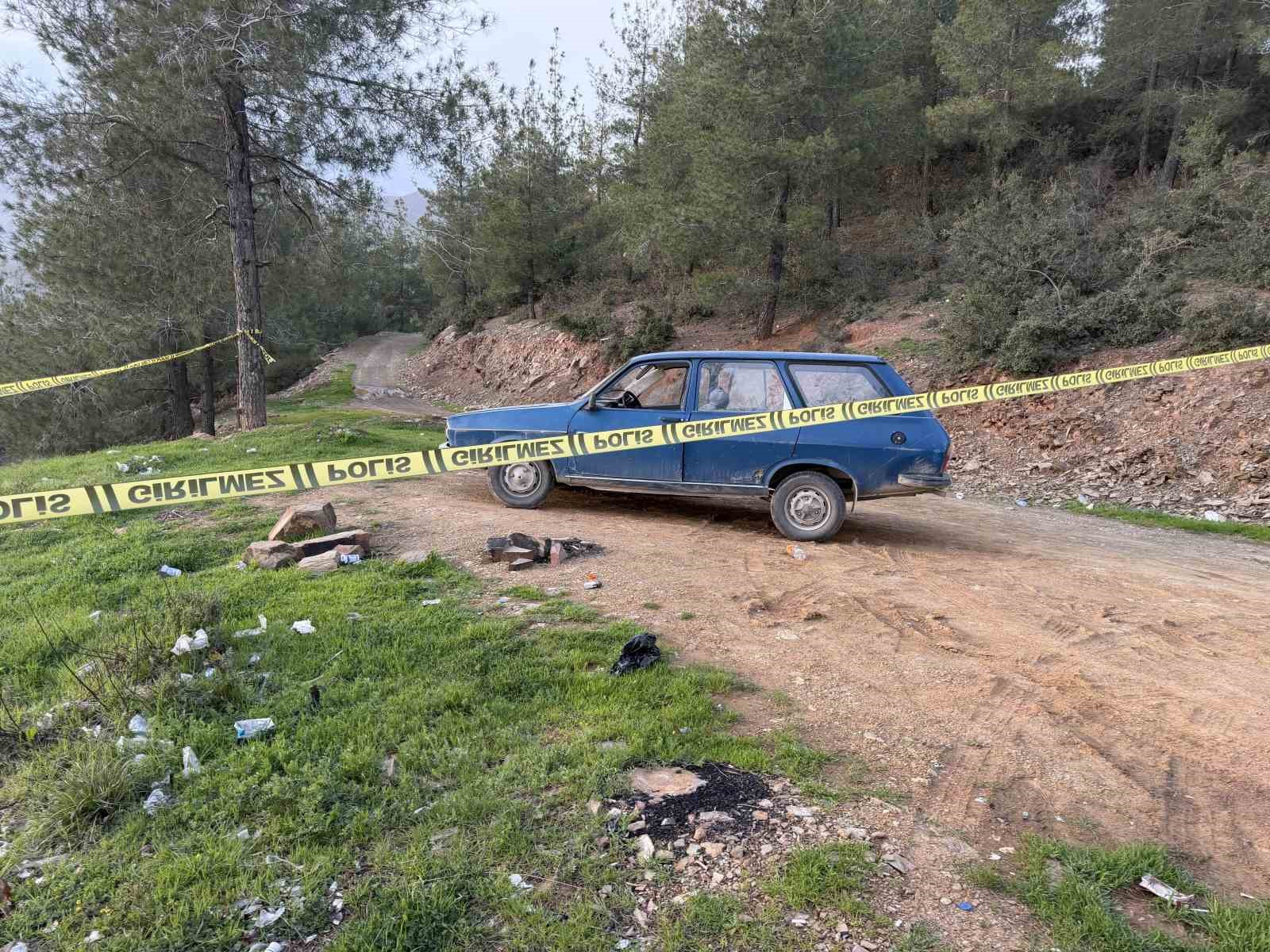 Osmaniye&rsquo;de park halindeki ara&ccedil;ta erkek cesedi bulundu
