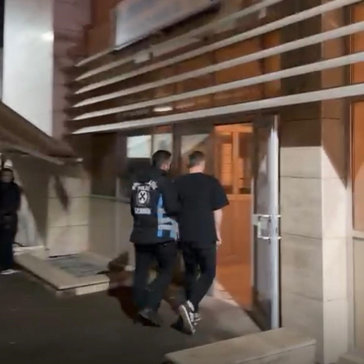 İzmir&rsquo;de trafikte tartıştığı s&uuml;r&uuml;c&uuml;n&uuml;n aracına saldıran ş&uuml;pheliye 380 bin lira ceza
