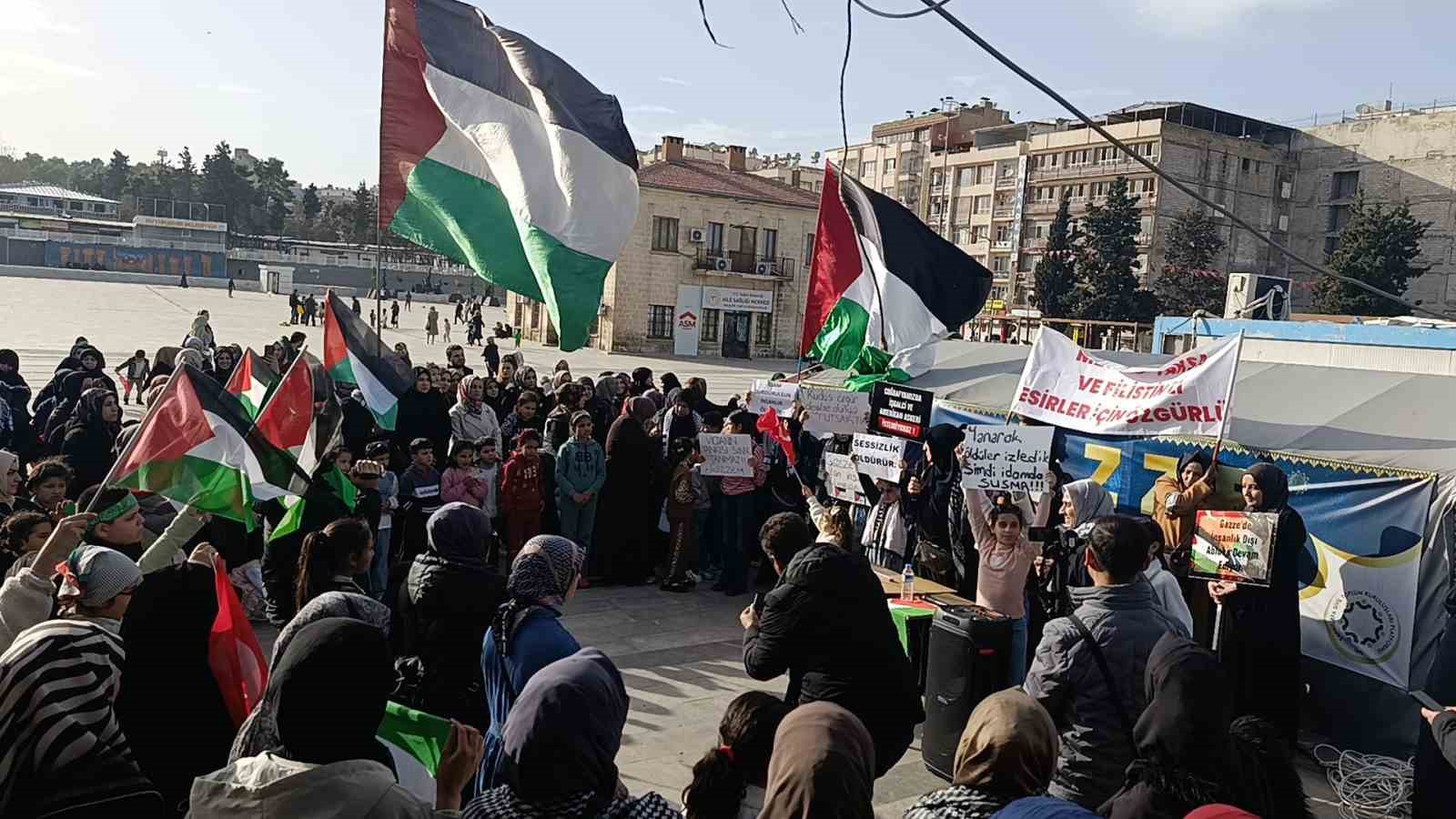 Şanlıurfalı kadınlardan İsrail&rsquo;in idam yasasına tepki
