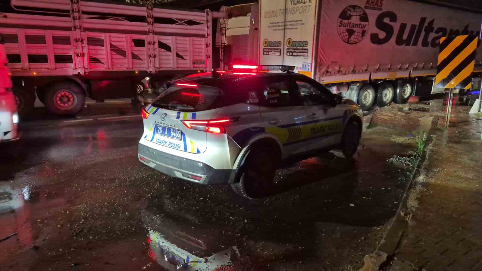 Eskişehir&rsquo;de zincirleme trafik kazası: 4 yaralı
