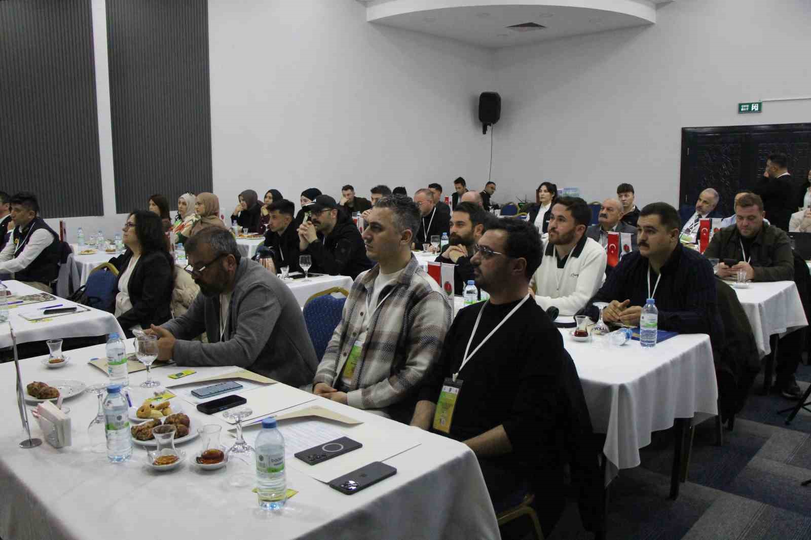Amasya Valiliği’nden şehirdeki içerik üreticilerine ’bilinçli içerik’ semineri