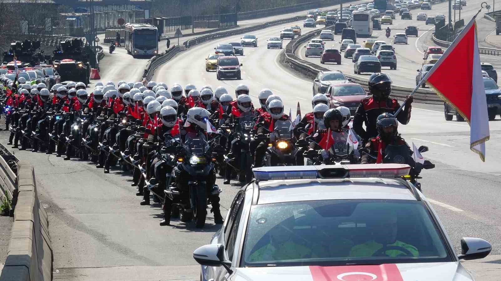 İstanbul’da Polis Haftası coşkusu: 15 Temmuz Şehitler Köprüsü’nden Sultanahmet’e görkemli kortej