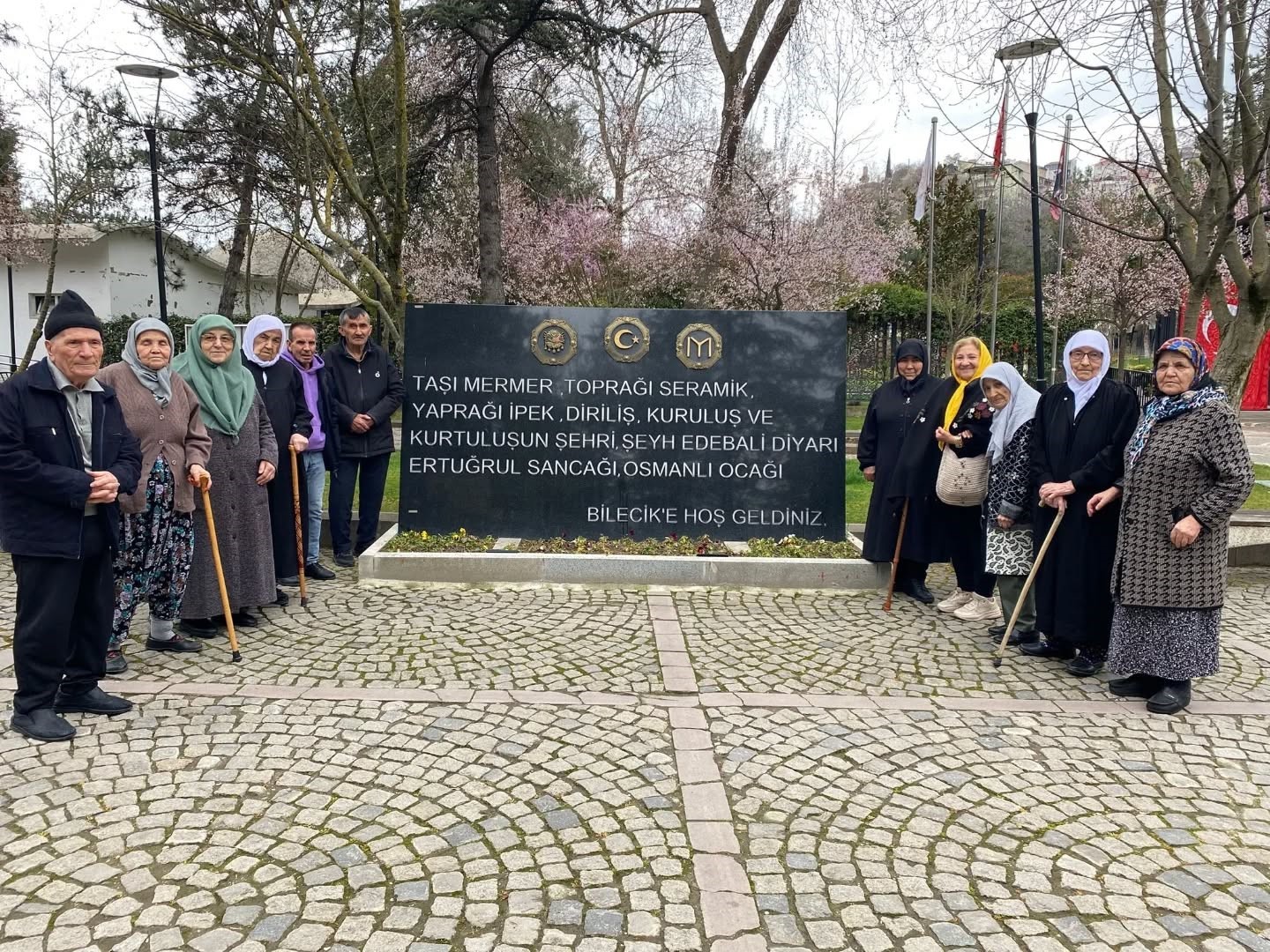 Bilecik huzurevi sakinleri Şeyh Edebali Türbesini ziyaret etti