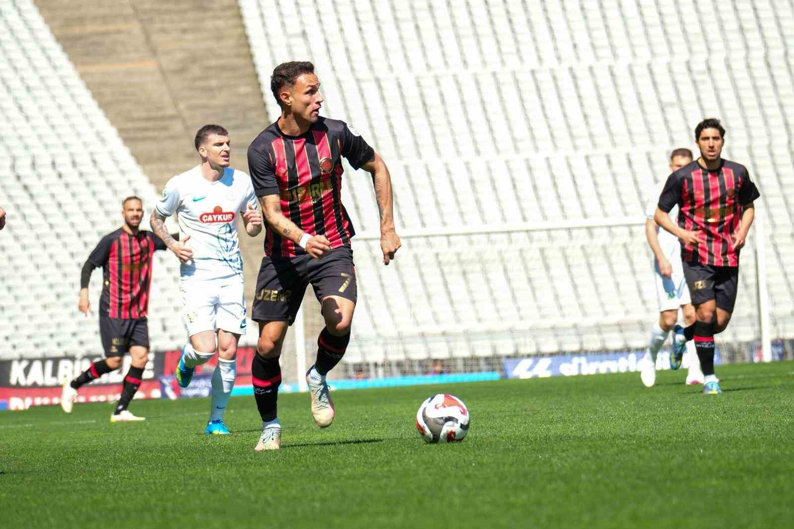 Trendyol Süper Lig: Fatih Karagümrük: 1 - Çaykur Rizespor: 0 (İlk yarı)