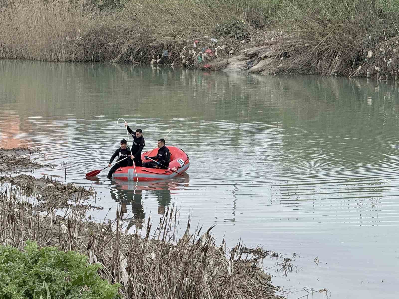 Tarsus’ta ırmakta kaybolan genç için seferber oldular: Vali Toros bölgede