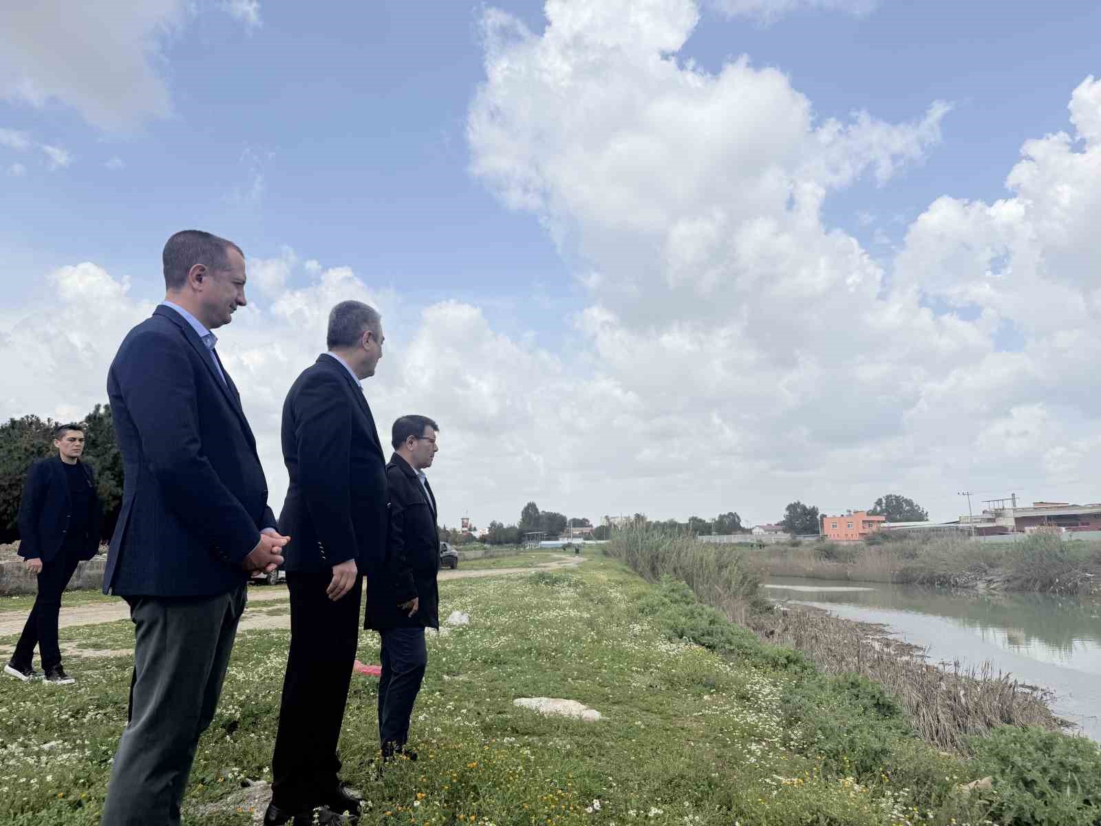 Tarsus’ta ırmakta kaybolan genç için seferber oldular: Vali Toros bölgede