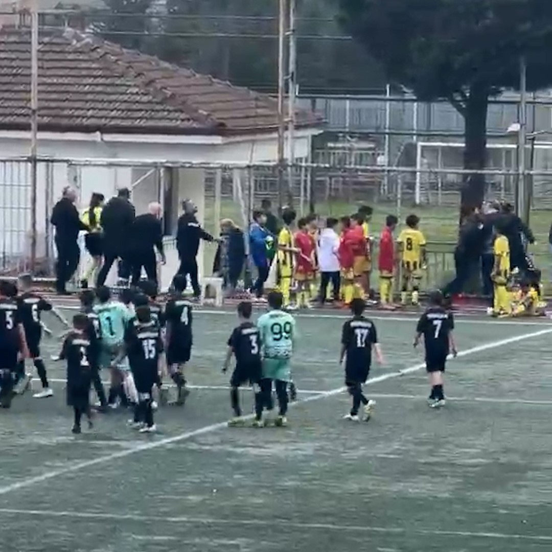 Kocaeli&rsquo;de kadın hakeme saldırı girişimi kamerada
