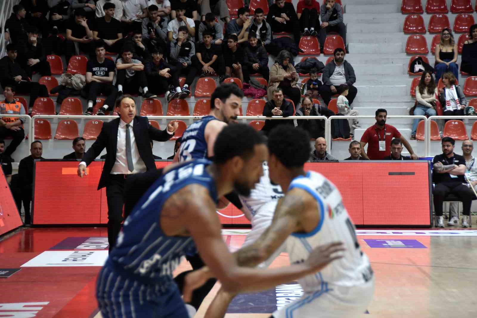 Orhun Ene: "Aliağa Petkimspor&rsquo;u hak ettiği yere getirmeliyiz"
