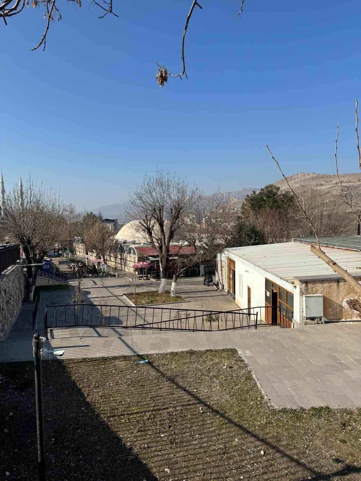 &Ccedil;ermik kaplıcaları yeni sezona hazırlanıyor
