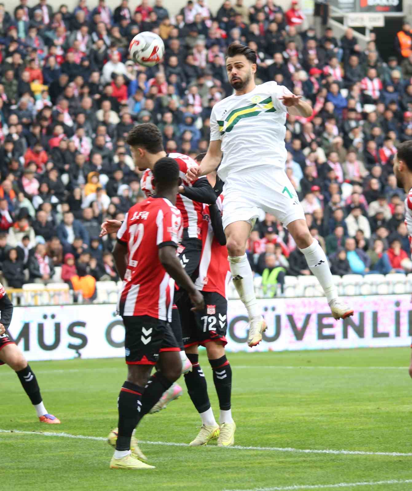 Trendyol 1. Lig: &Ouml;zbelsan Sivasspor: 1 - Esenler Erokspor: 3
