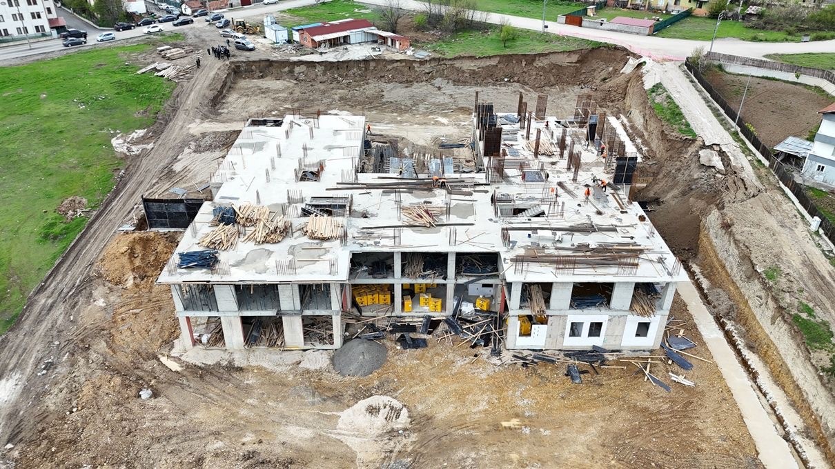 AK Parti heyeti Karabük’te eğitim ve yurt yatırımlarını inceledi