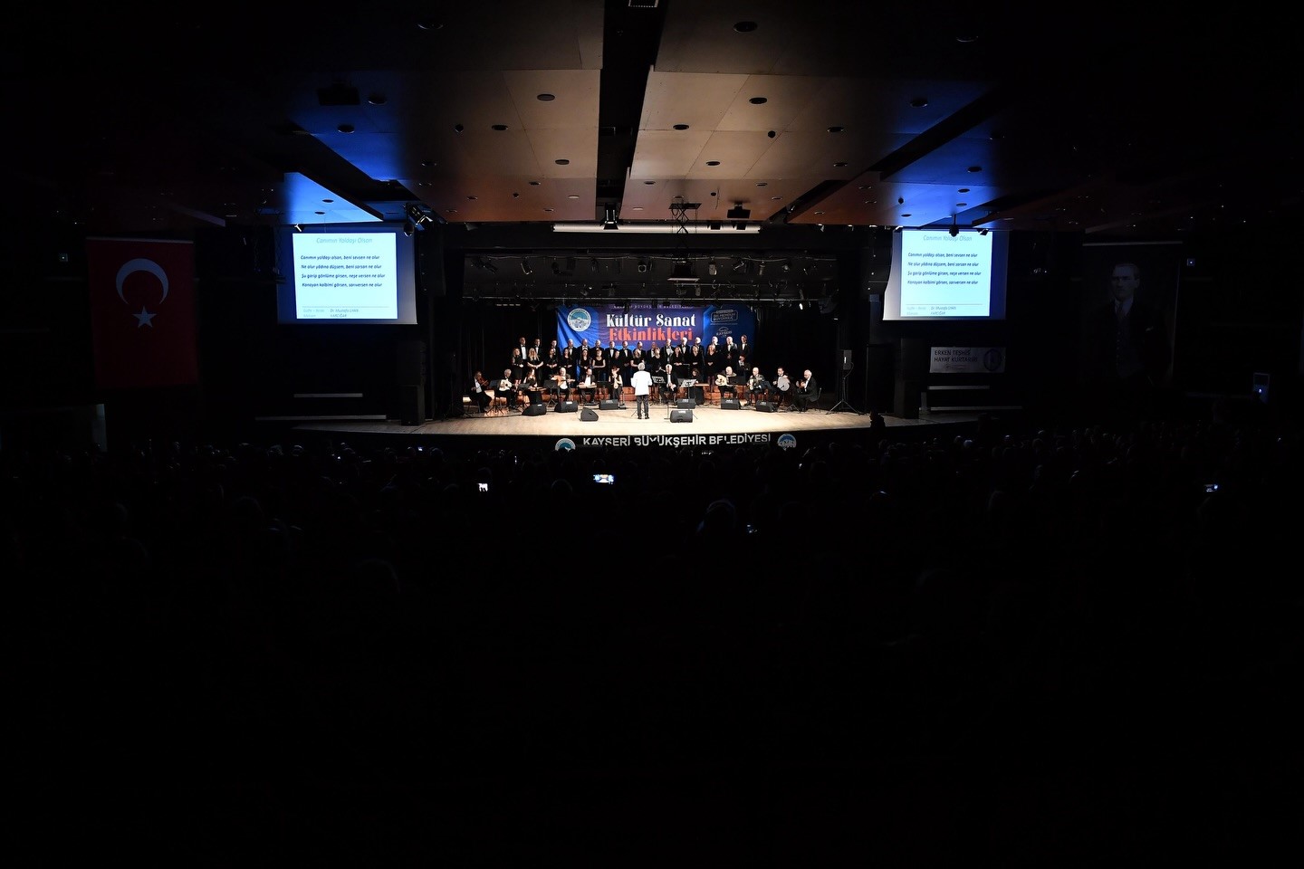 T&uuml;rk Sanat M&uuml;ziği konseri Kayserililerden b&uuml;y&uuml;k ilgi g&ouml;rd&uuml;
