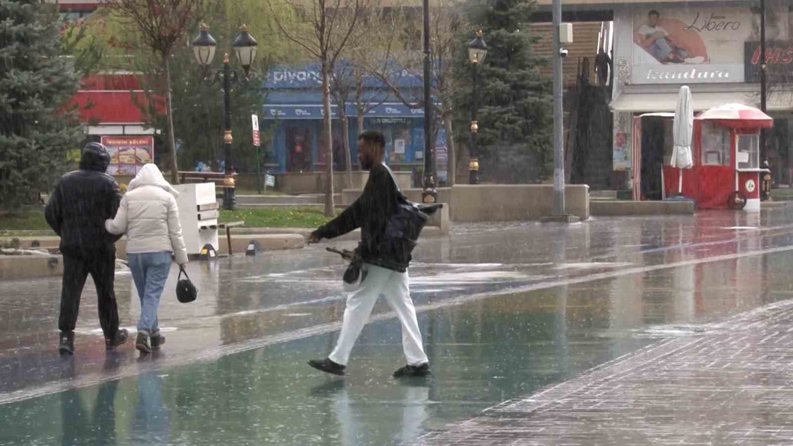 Bolu’da sağanak yağış etkili oldu