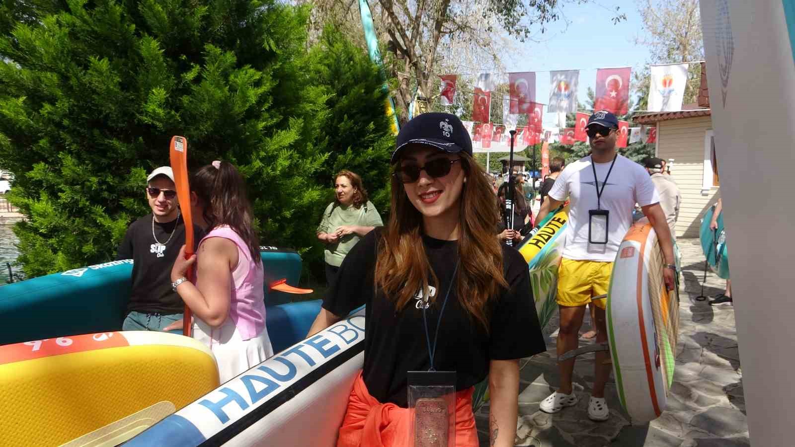 Seyhan Nehri’nde "Su Korteji" renkli görüntülere sahne oldu