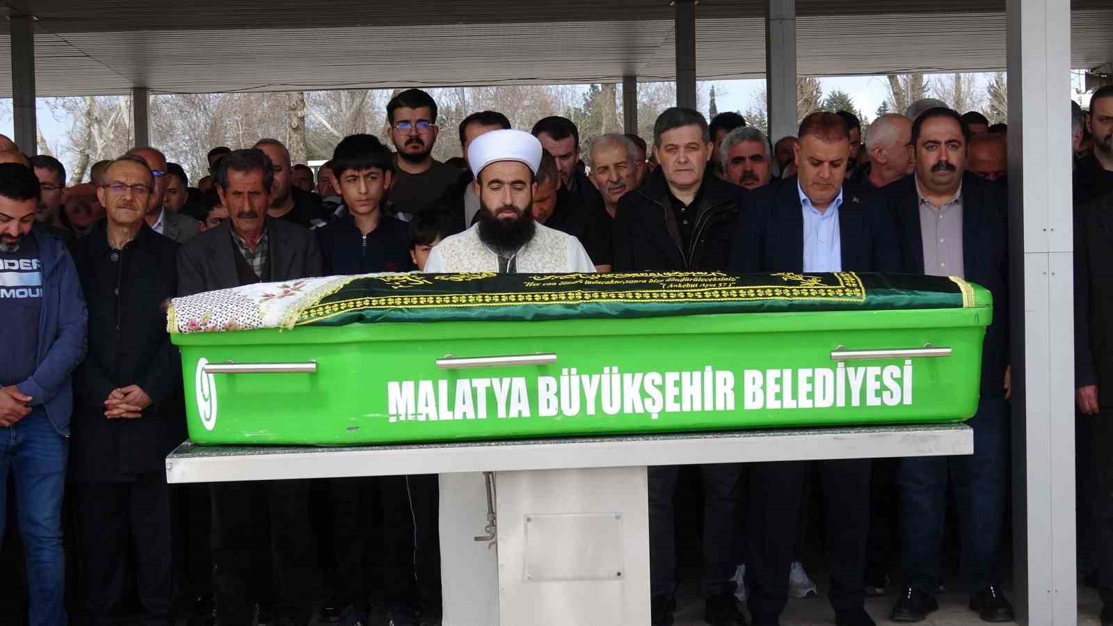 Malatya’da hayatını kaybeden öğretmen son yolculuğuna uğurlandı