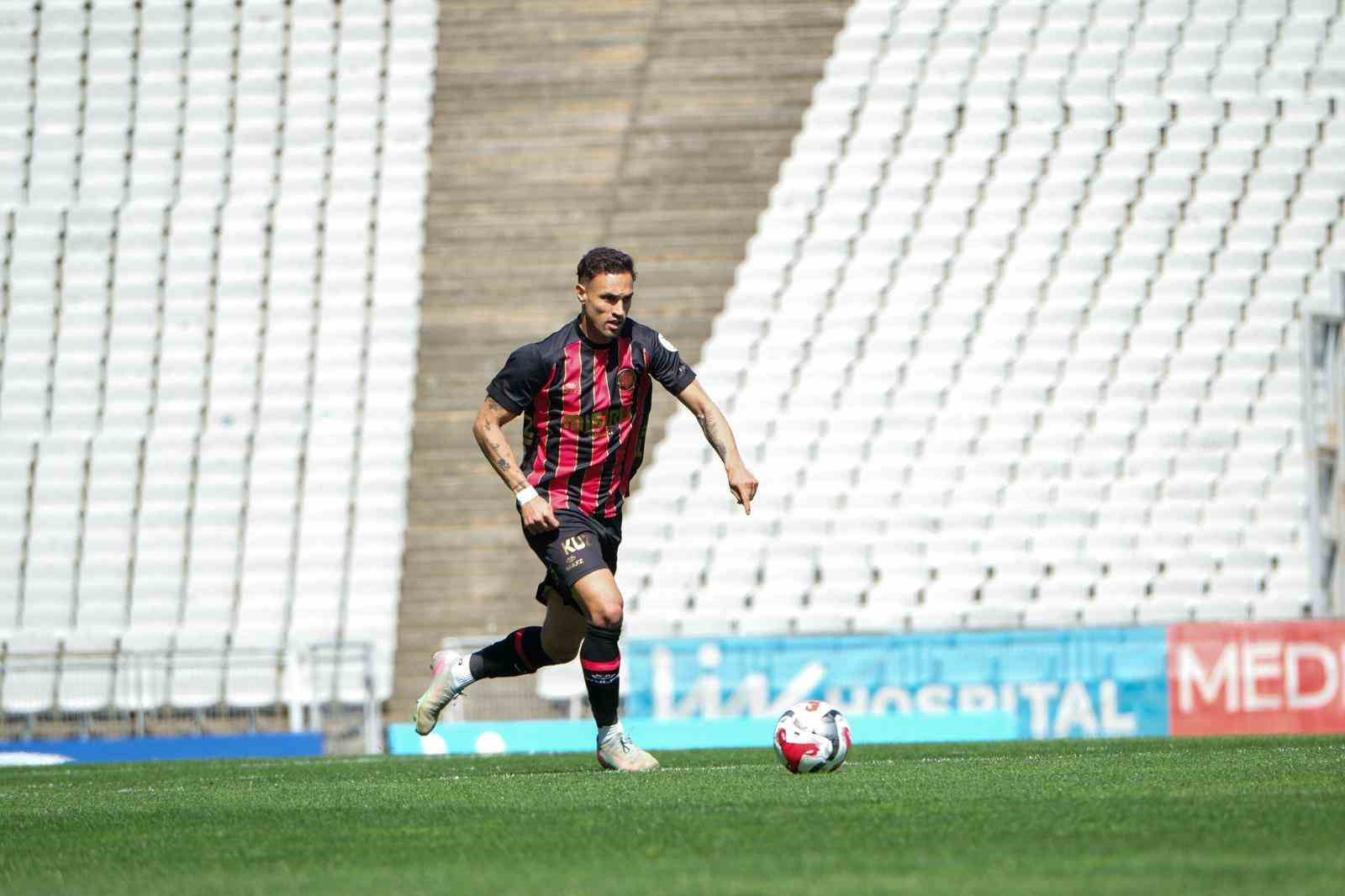 Trendyol Süper Lig: Fatih Karagümrük: 1 - Çaykur Rizespor: 0 (İlk yarı)