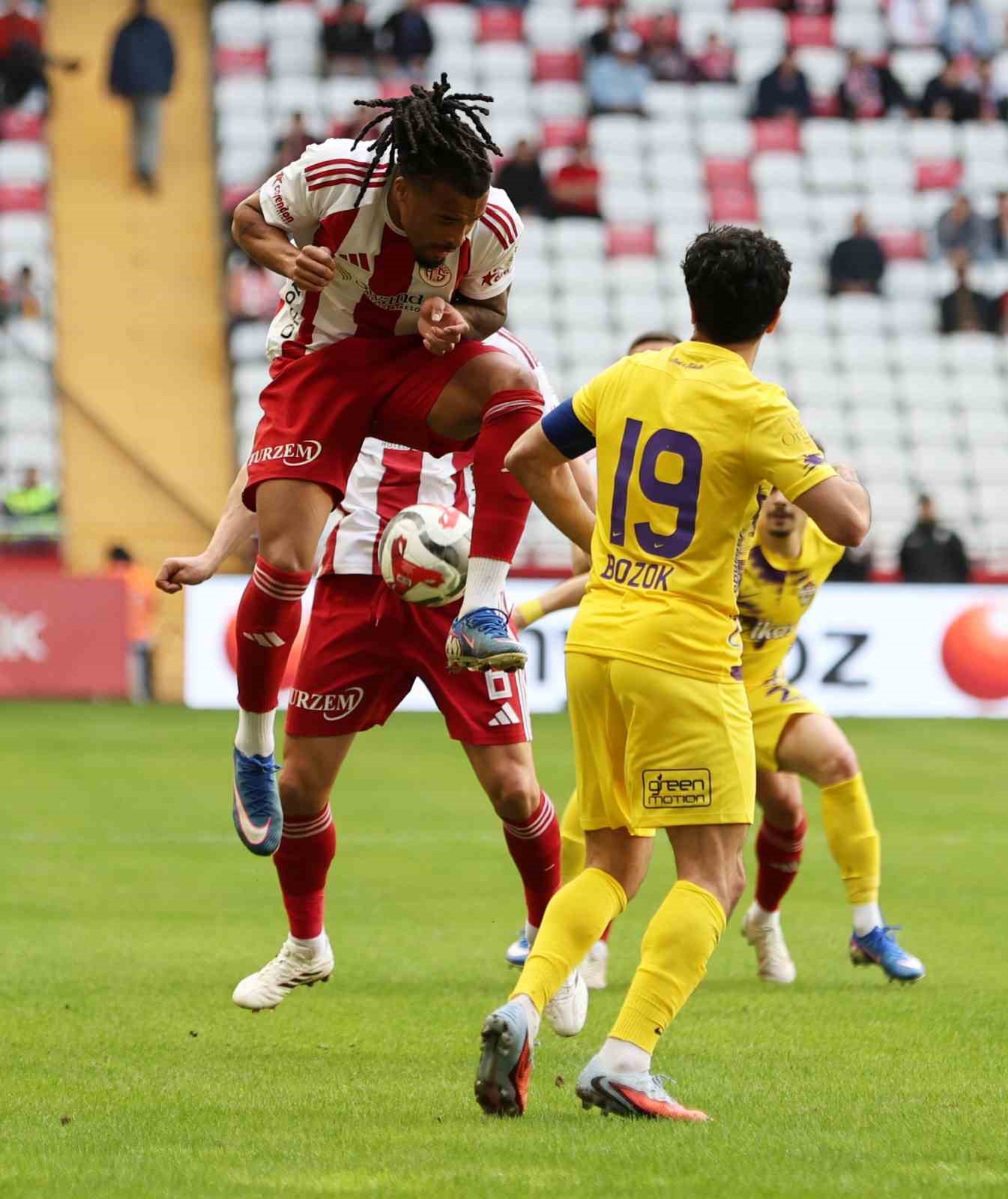 Trendyol S&uuml;per Lig: Antalyaspor: 0 - Ey&uuml;pspor: 0 (İlk yarı)
