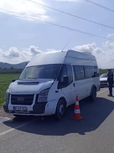 Osmaniye&rsquo;de iş&ccedil;i servisi ile minib&uuml;s &ccedil;arpıştı: 3 yaralı
