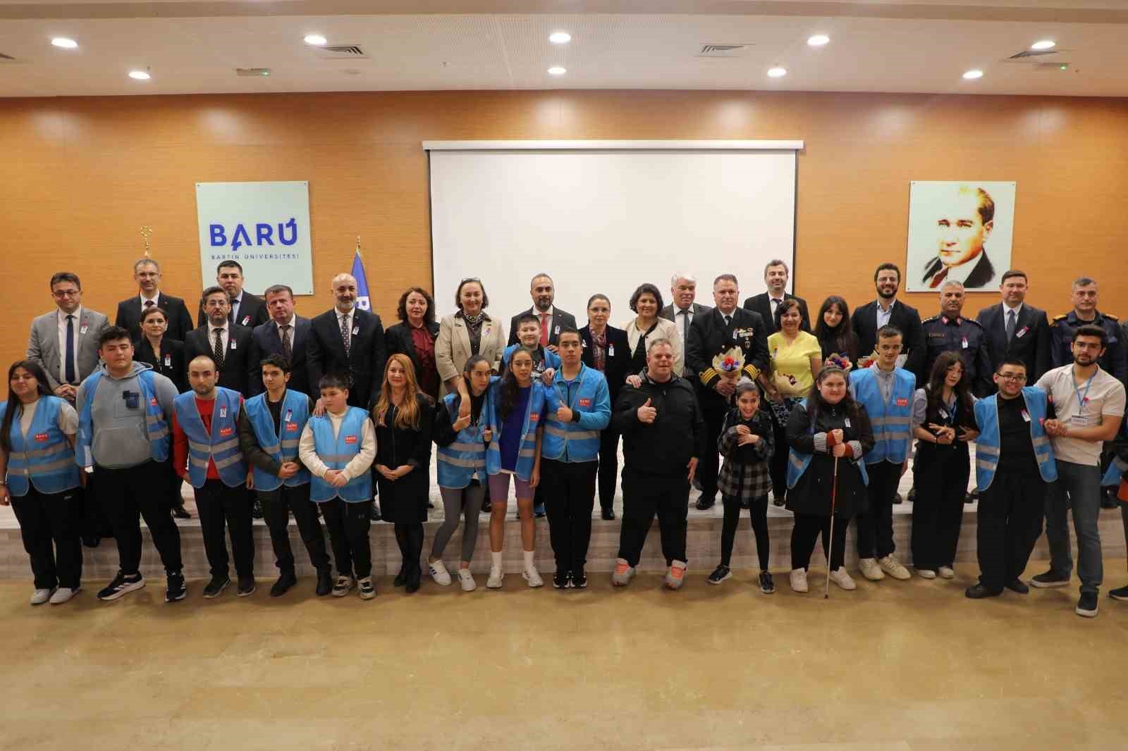 BAR&Uuml;&rsquo;de otizmde tanıdan yetişkinliğe uzanan s&uuml;re&ccedil; uzmanlar tarafından anlatıldı
