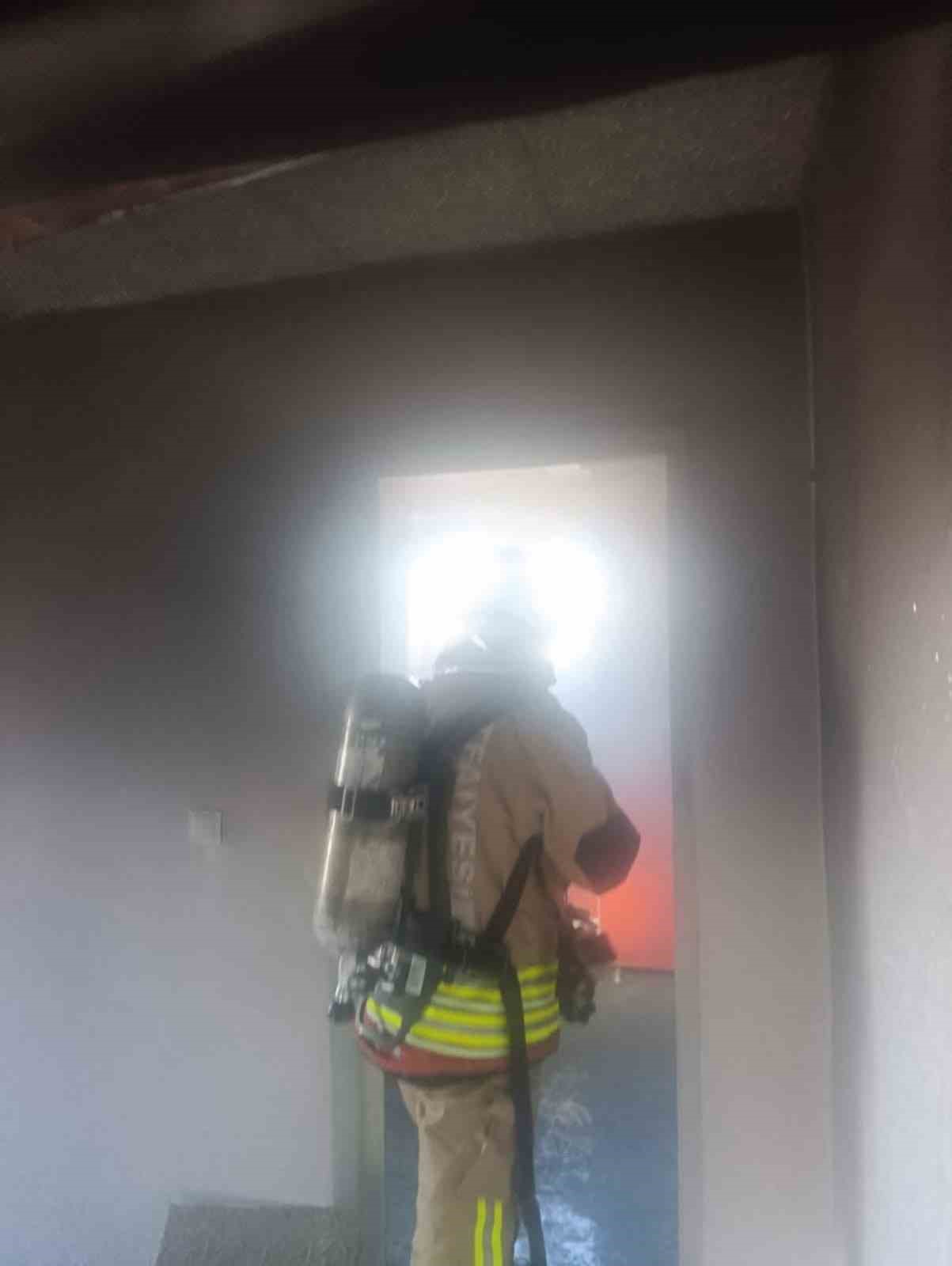 Kumlu’da ev yangını