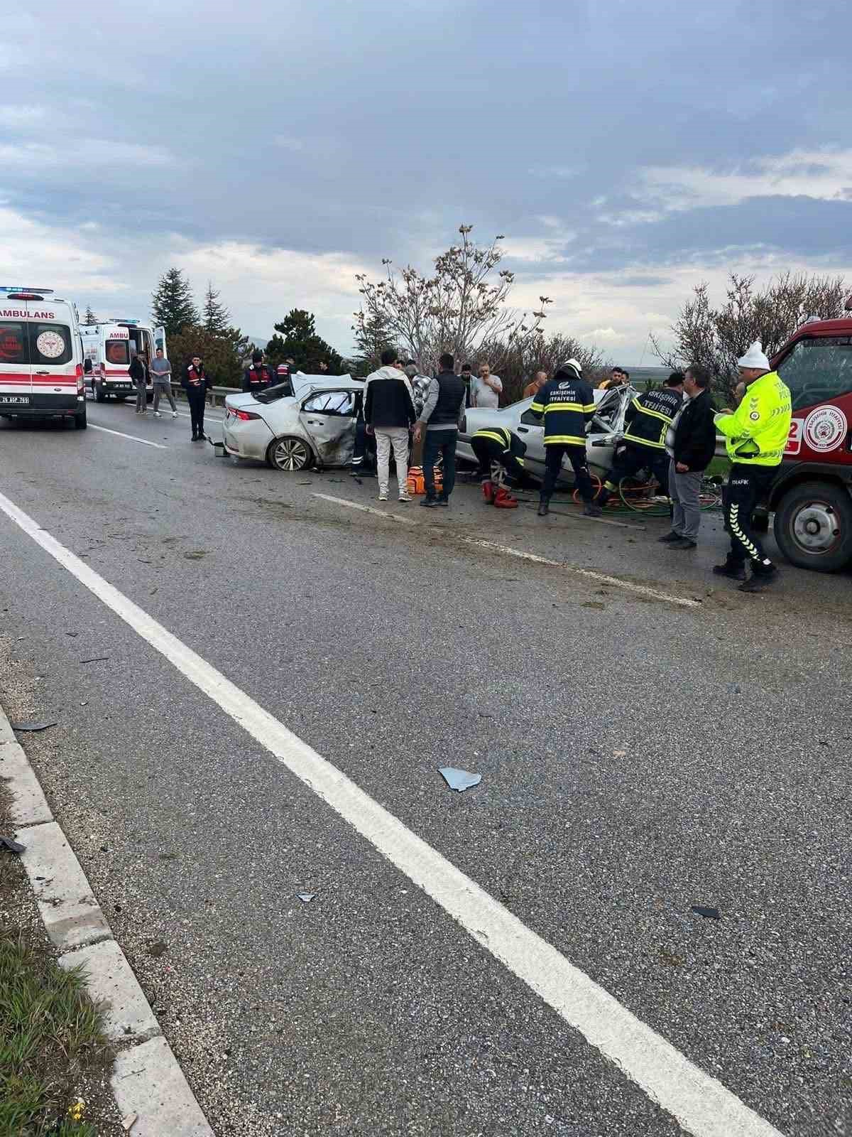 Polatlı&rsquo;da iki otomobil kafa kafaya &ccedil;arpıştı: 4 &ouml;l&uuml;
