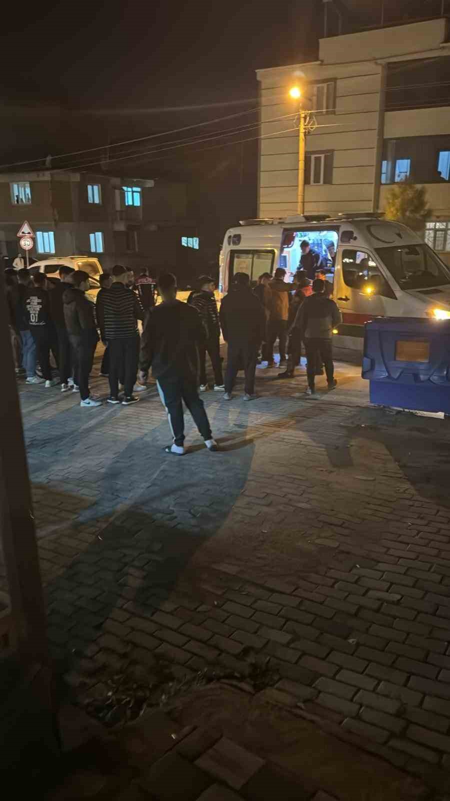 Bursa’da 3 kişi sopalarla darp edildi