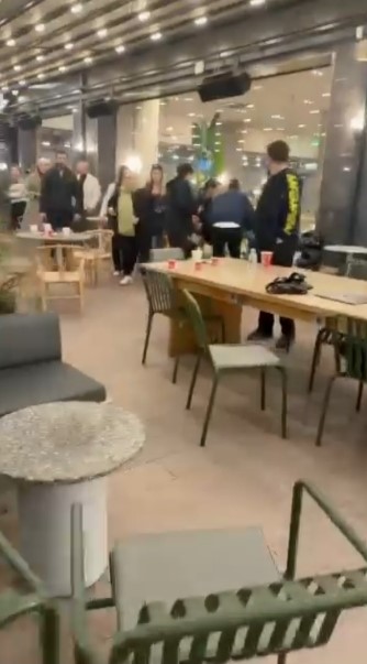 Başakşehir&rsquo;de kafede otururken silahlı saldırıya uğrayan kişi yaralandı
