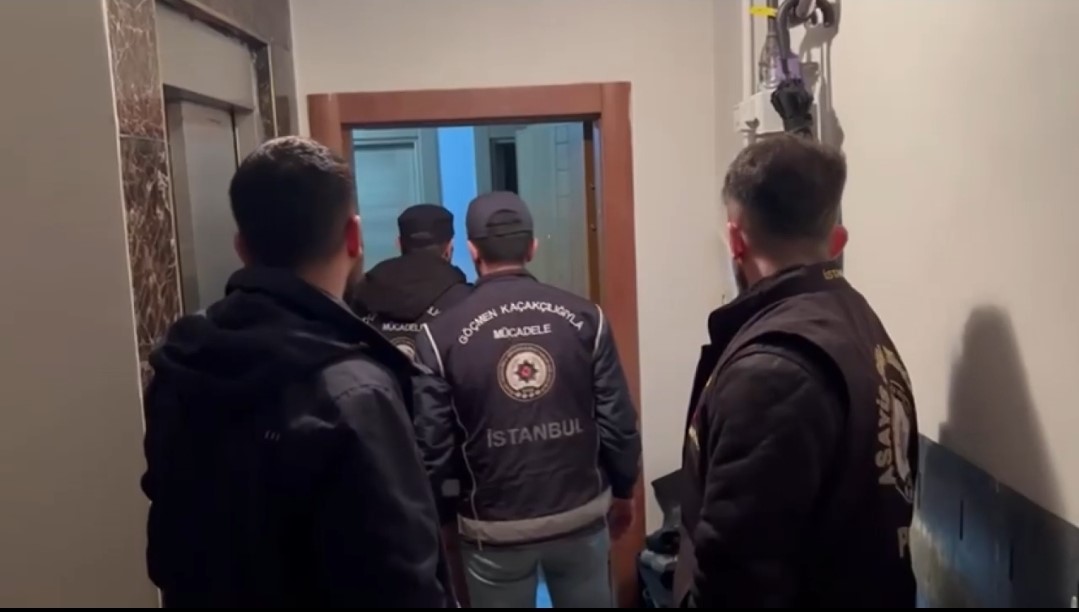 İstanbul merkezli 6 ilde g&ouml;&ccedil;men ka&ccedil;ak&ccedil;ılığı operasyonu: 51 g&ouml;zaltı
