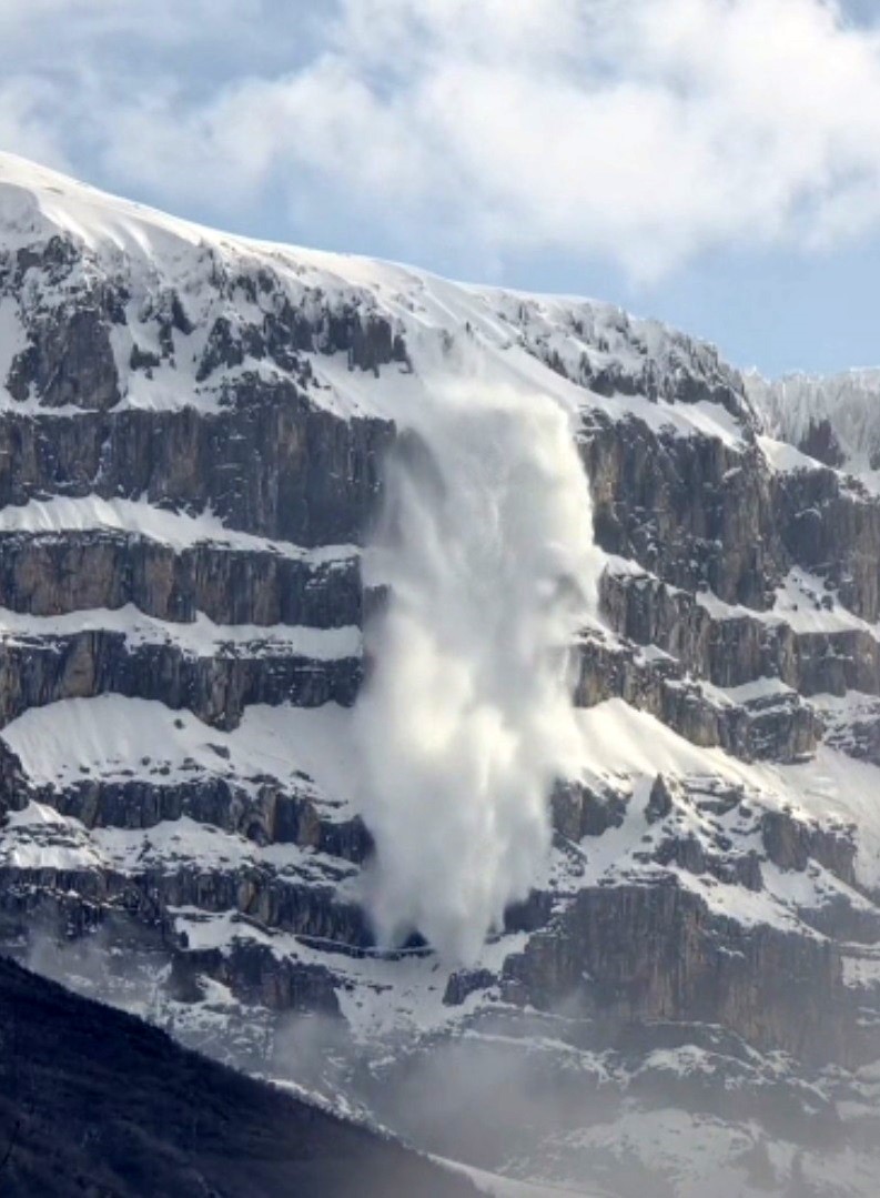 Şırnak&rsquo;ta kar şelalesi mest etti
