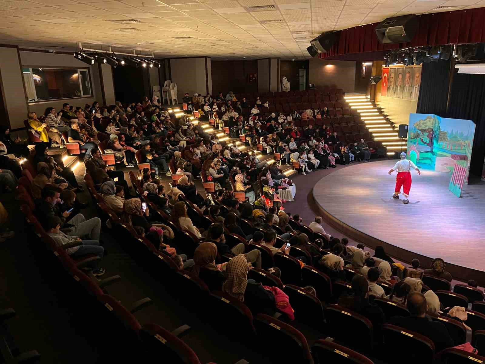 Darıca&rsquo;da &ccedil;ocuklar hafta sonunu tiyatroyla değerlendiriyor
