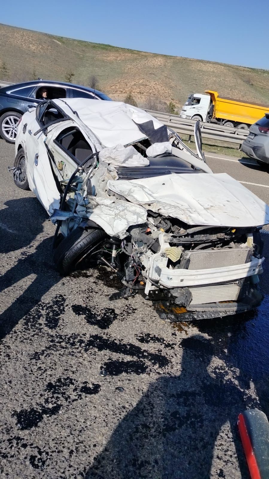 Ankara’da tıra çarpan otomobil taklalar atarak durabildi: 1 ağır yaralı