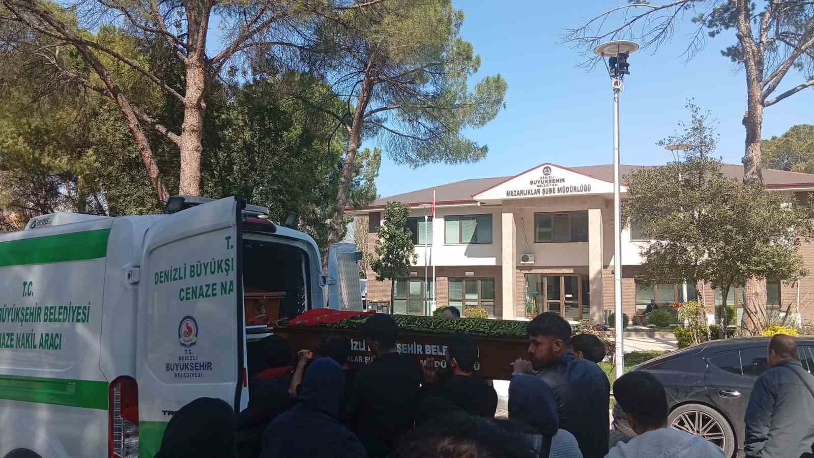 Bodrum’da batan botta hayatını kaybeden göçmenlerden 4’ü Denizli’de toprağa verildi