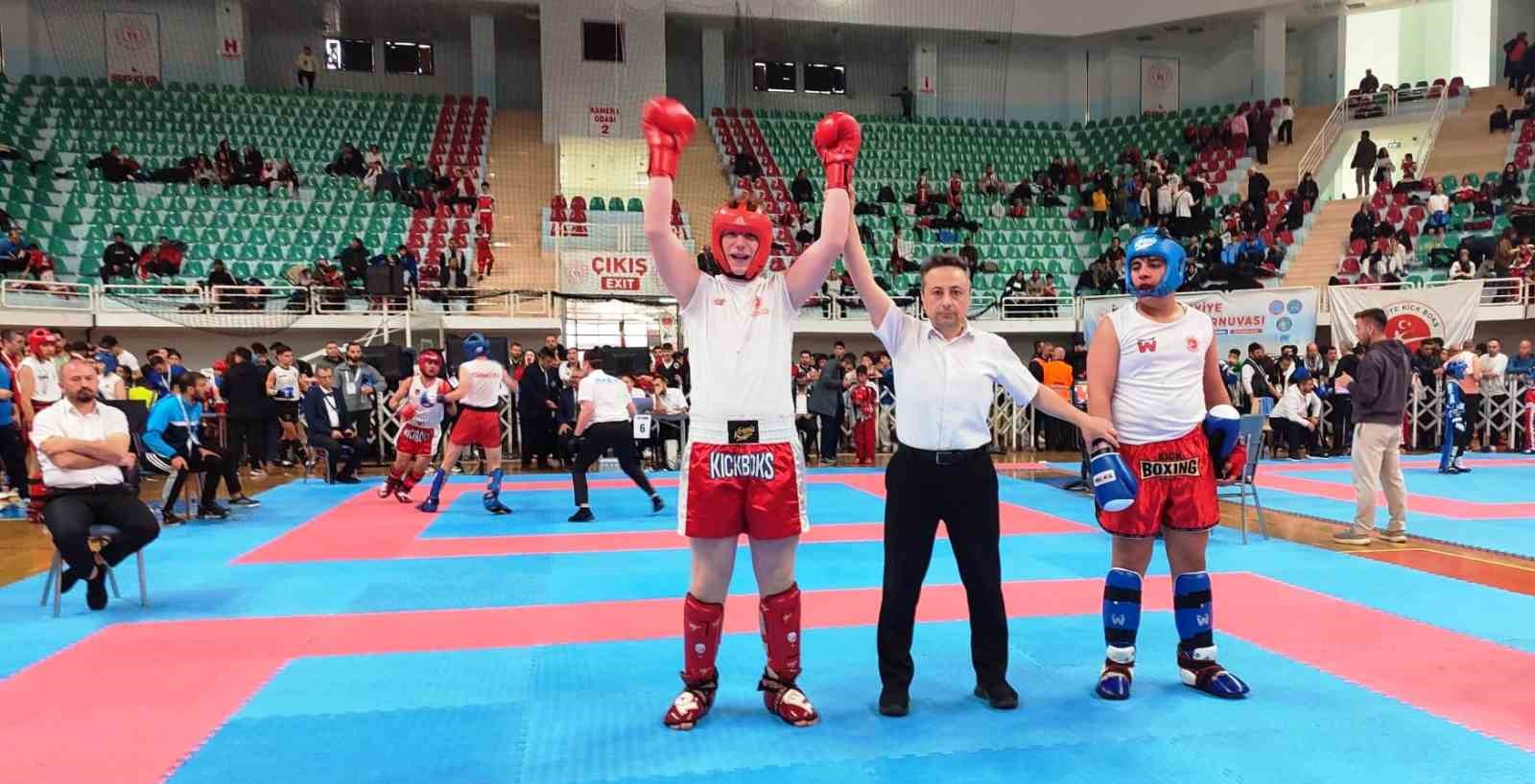 Körfez’in genç kick boksçuları Diyarbakır’dan madalyayla döndü