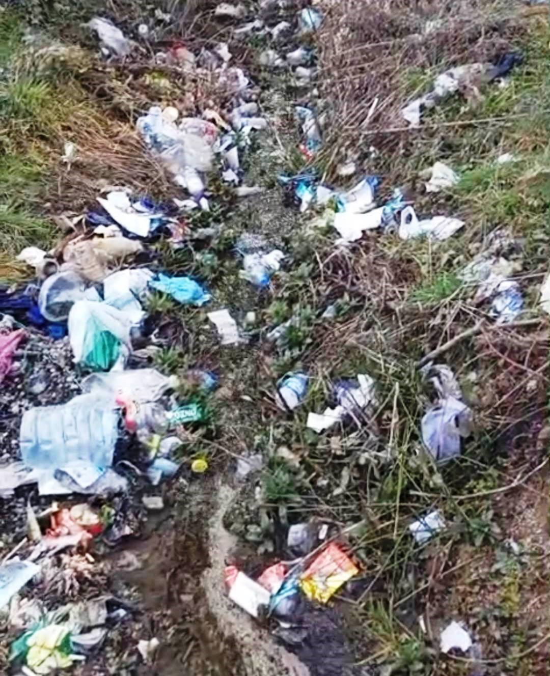 Hisarcık&rsquo;ta &ccedil;eşmenin &ccedil;evresi &ccedil;&ouml;pl&uuml;ğe d&ouml;nd&uuml;
