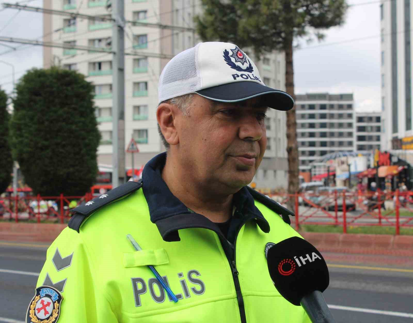 S&uuml;r&uuml;c&uuml;ler APP plaka ve multimedya konusunda bilgilendirildi
