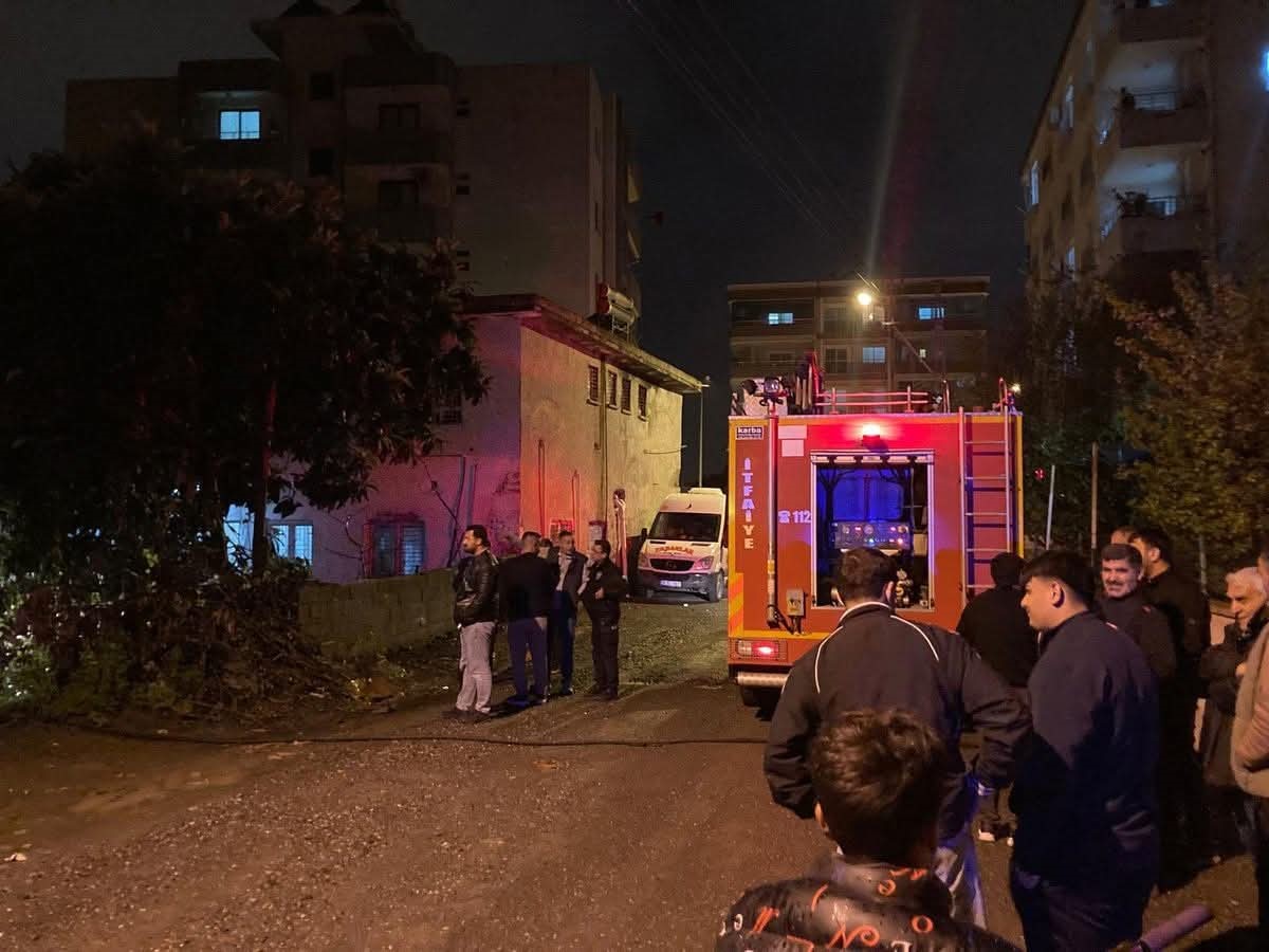 D&ouml;rtyol&rsquo;da metruk bina yangını
