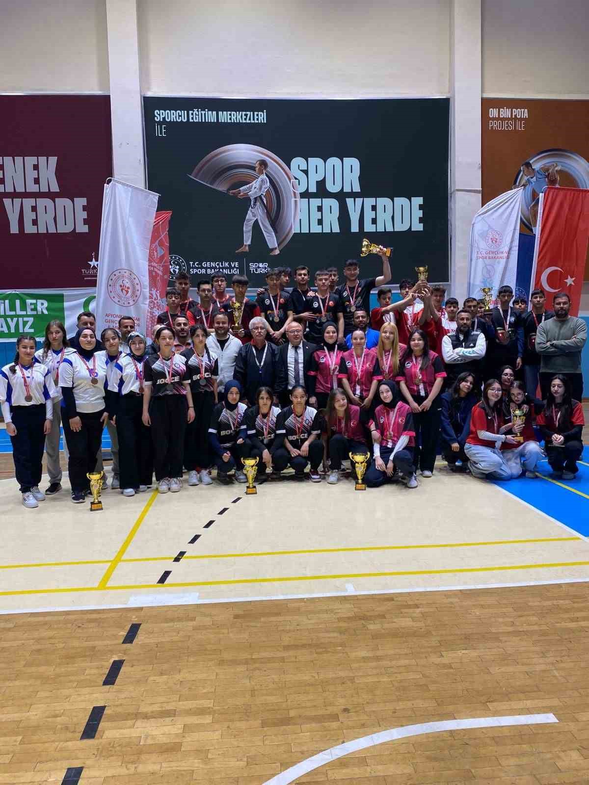 Gen&ccedil;ler bocce m&uuml;sabakalarının kazananları belli oldu
