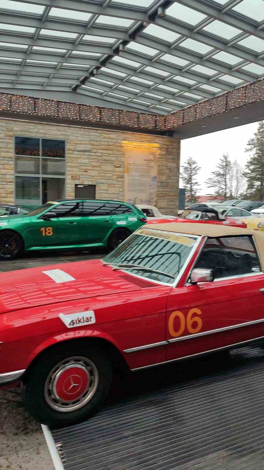 Otomobil tutkunları Uludağ&rsquo;da buluştu
