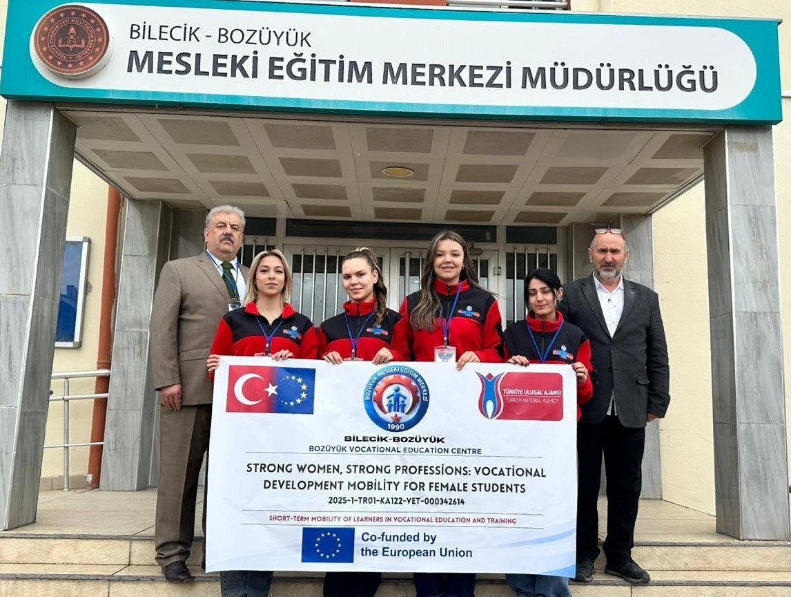 Boz&uuml;y&uuml;k&rsquo;ten Avrupa&rsquo;ya mesleki yolculuk, &ouml;ğrenciler Bremen&rsquo;e uğurlandı
